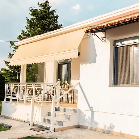 Hebe's House - Cozy Village Escape Near Tripoli Holiday home *